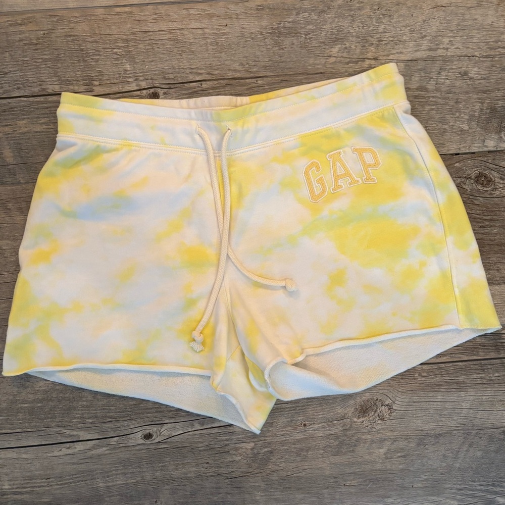 GAP Women's Yellow and White Tie-Dye Athletic Shorts